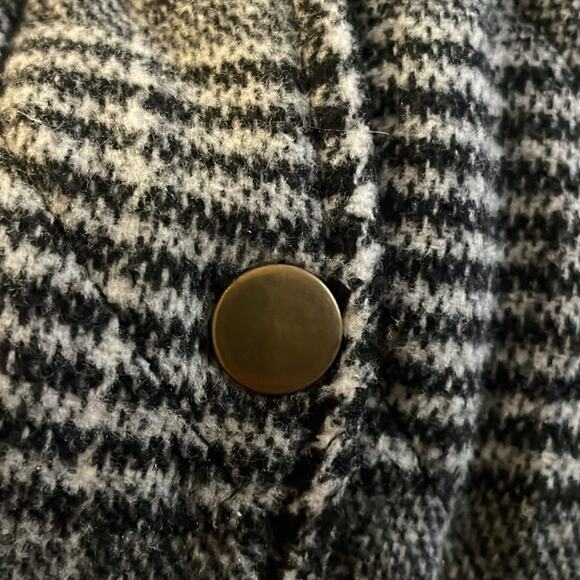 Miami Black and white plaid fluffy vest size small - Picture 6 of 6